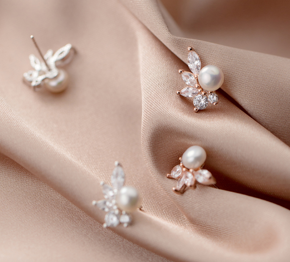 Brincos de Folha com Pérola e Detalhes em Diamante