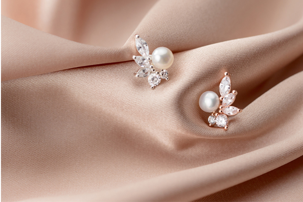Brincos de Folha com Pérola e Detalhes em Diamante