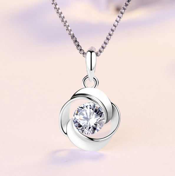 Colar com Pendente de Rosa em Prata e Zircónia
