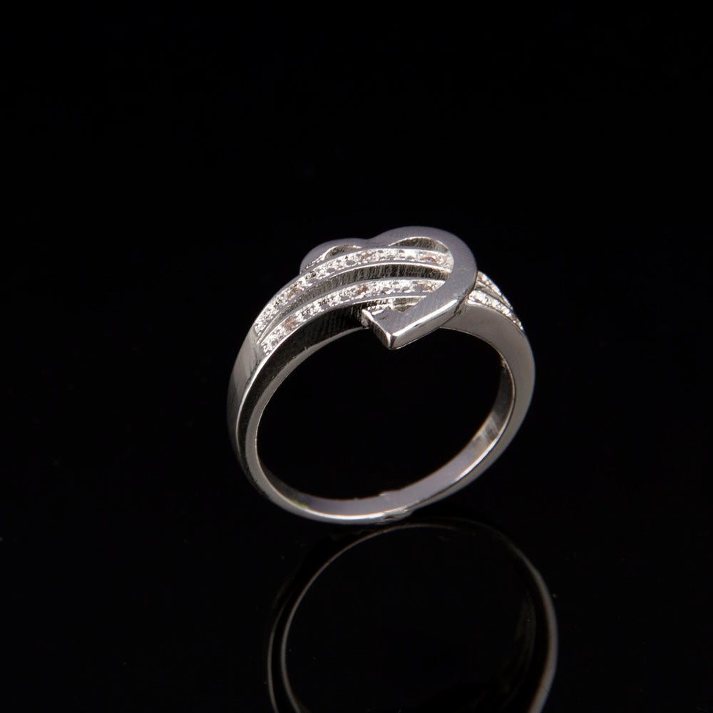 Anel com Diamante em Forma de Coração