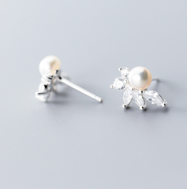 Brincos de Folha com Pérola e Detalhes em Diamante