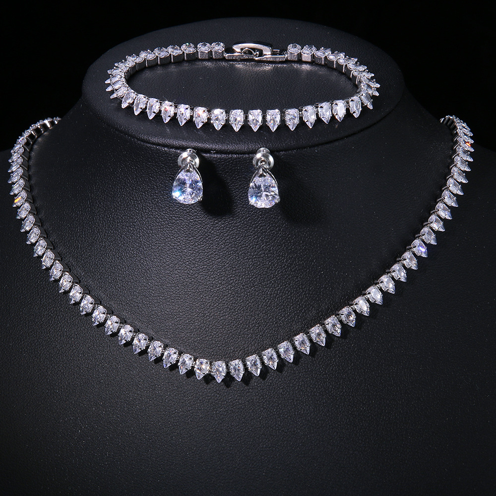 Conjunto de Joias com Corrente de Zircónias