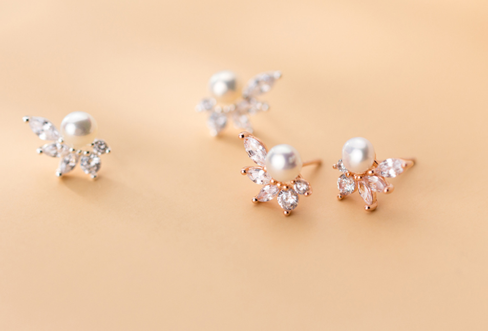 Brincos de Folha com Pérola e Detalhes em Diamante