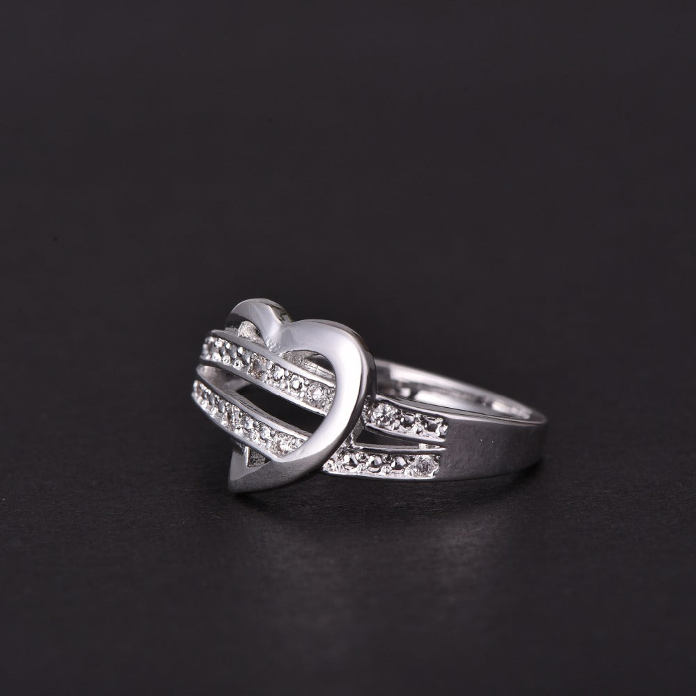Anel com Diamante em Forma de Coração