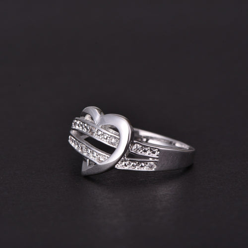Anel com Diamante em Forma de Coração