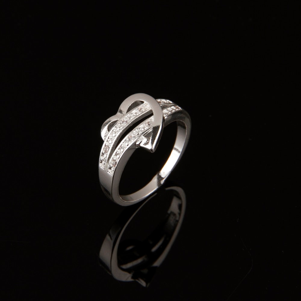 Anel com Diamante em Forma de Coração